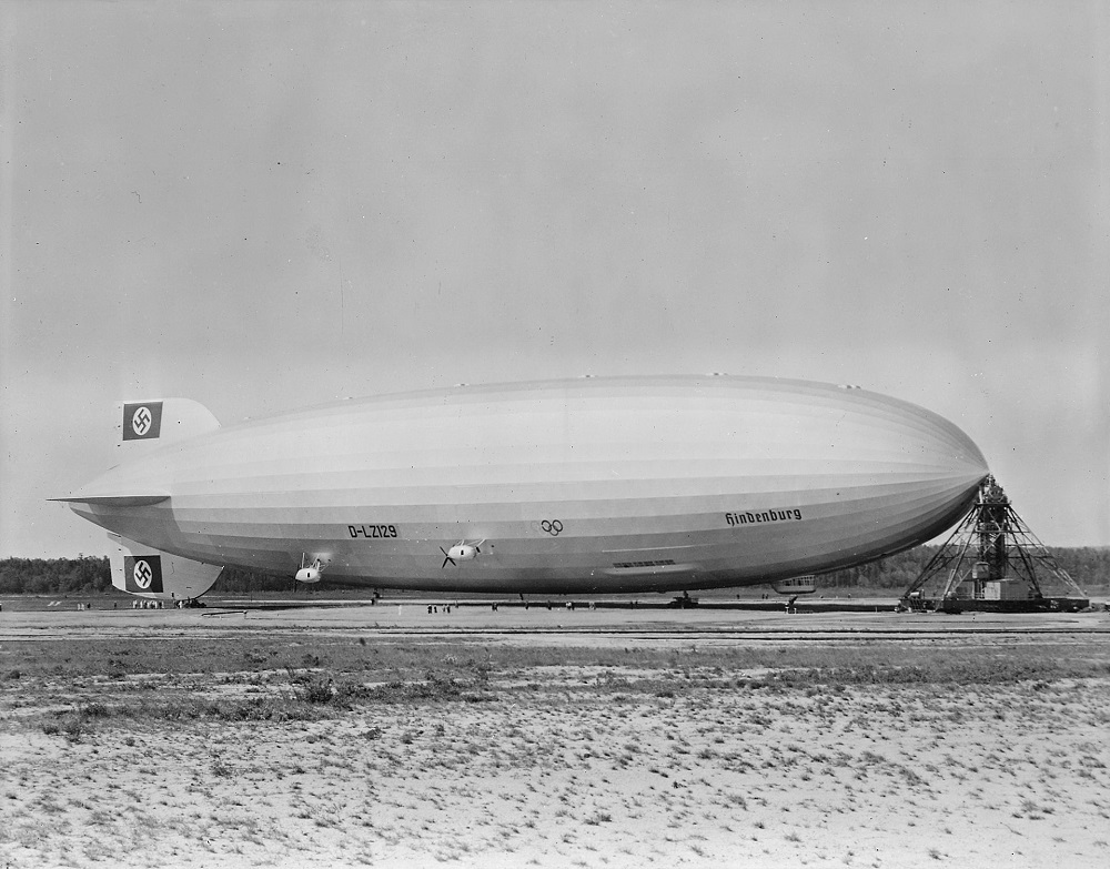 https://www.briefmarken-stari.at/bilder/Hindenburg_at_lakehurst 1000